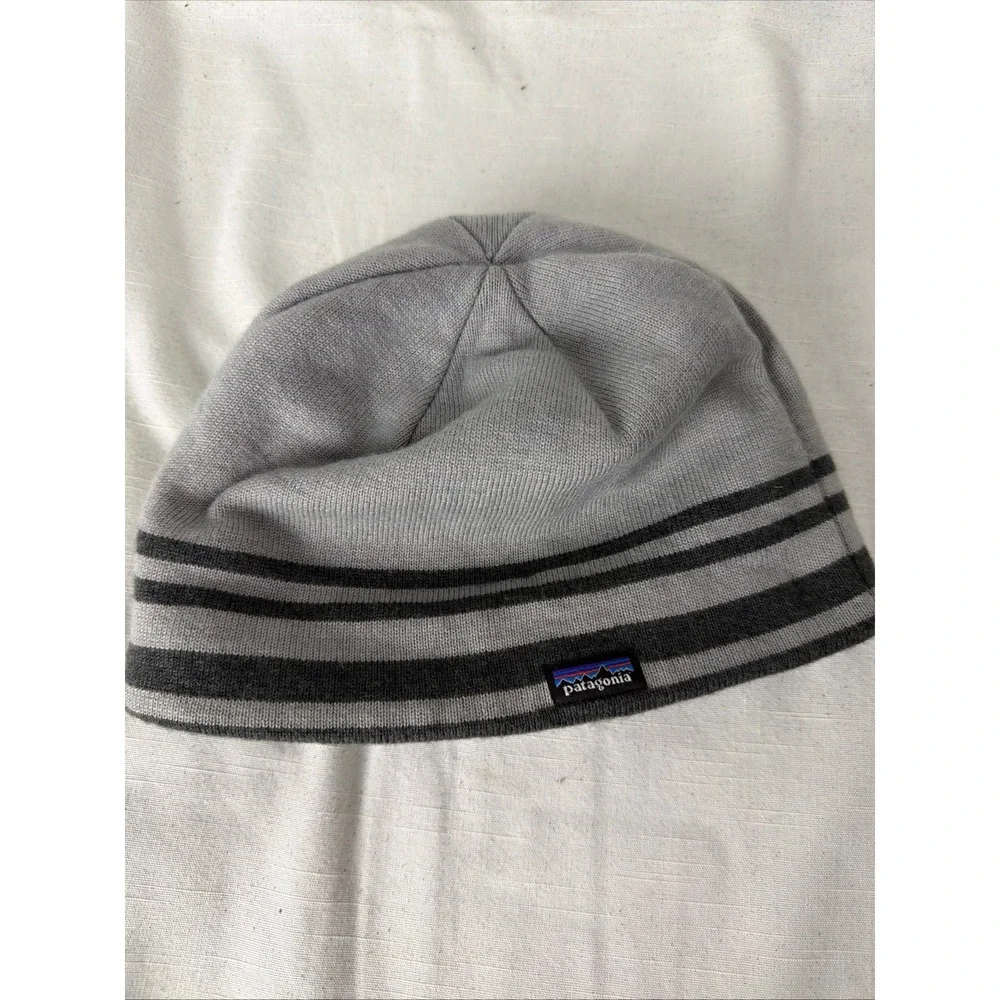 Patagonia Reversible Beanie Hat Grey Striped Bear Paw Print Knit Winter Cap